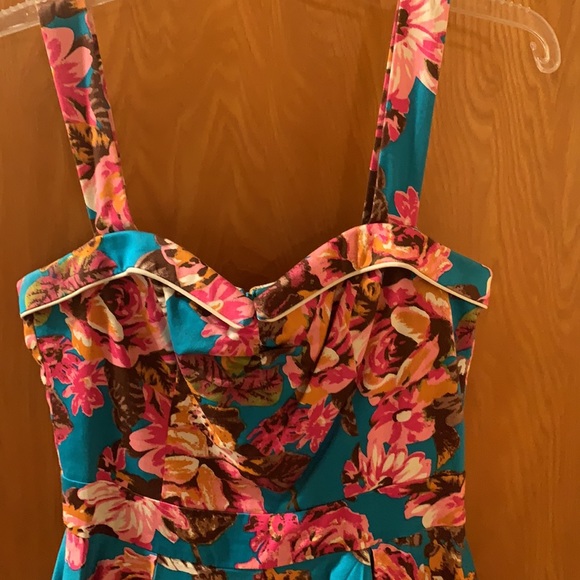 Beach Bash Floral Dress - Picture 2 of 8